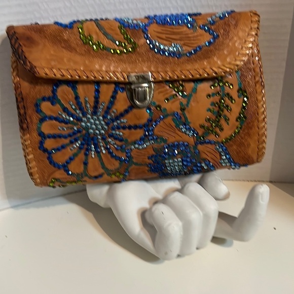 Embellished little vintage clutch. ❤️❤️ So damn cute. - Picture 1 of 6